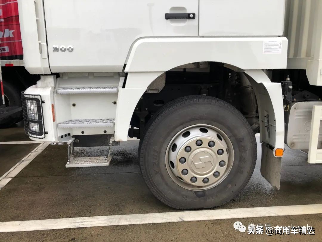 300马力4x2厢货还是轮减桥 出口牙买加的右舵陕汽德龙F3000重卡