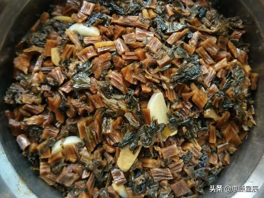 自制梅干菜有绝招，教你三种方法，一腌二晒三蒸，这干菜扣肉太香