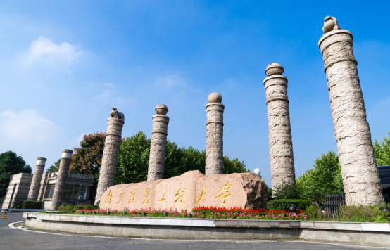 江苏高校智能豪华宿舍上热搜，夏有空调冬有暖气！网友：南方也供暖，慕了！