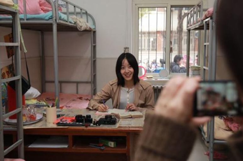 南开大学人性化宿舍惹争议，18对夫妻在校同居，看到租金我羡慕了