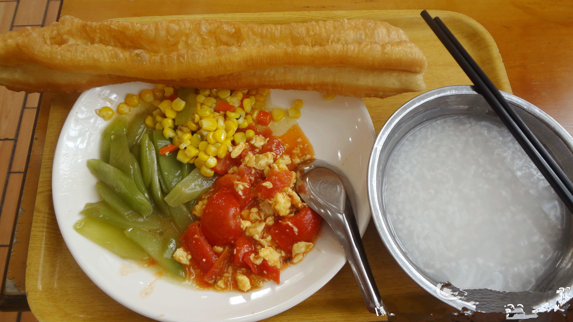 厦门大学食堂有多好？中式大厨做盘菜6元，米饭免费10年，值了