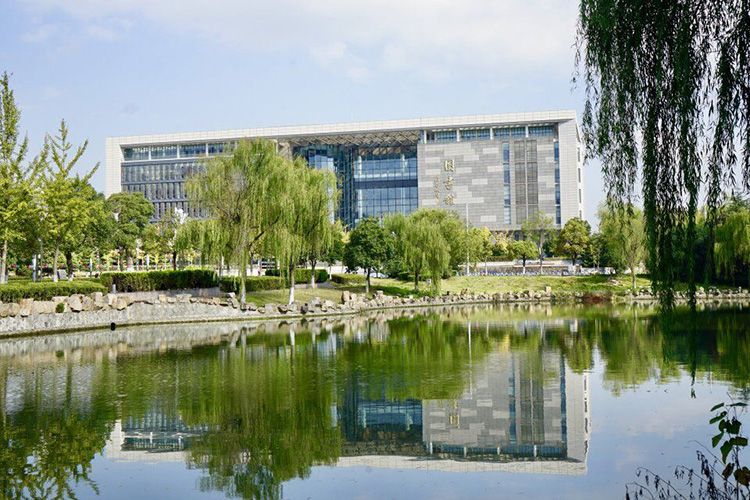 江苏大学图书馆 江苏大学图书馆后山-徐拾记官网