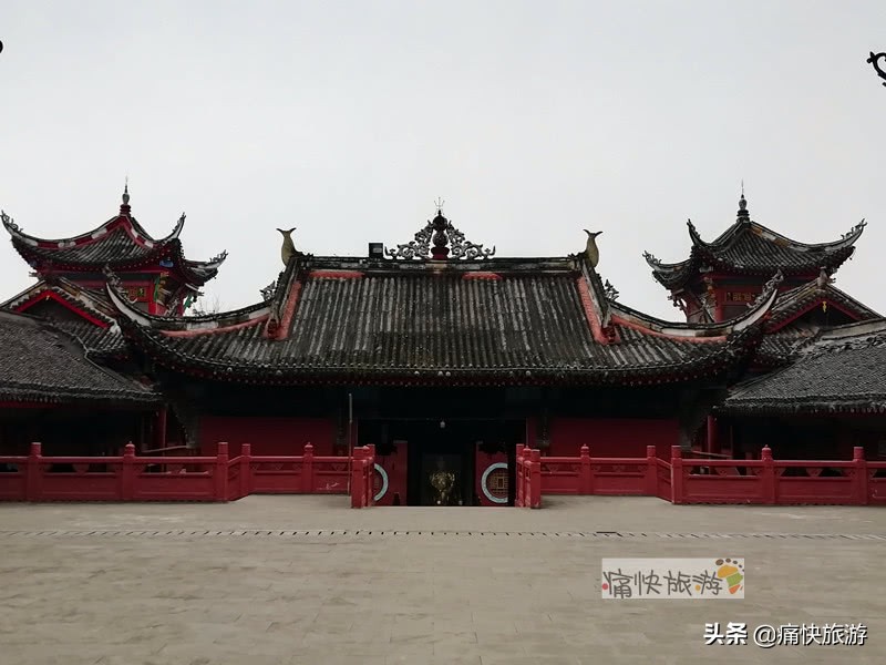 嘉陵江畔的南充清泉寺