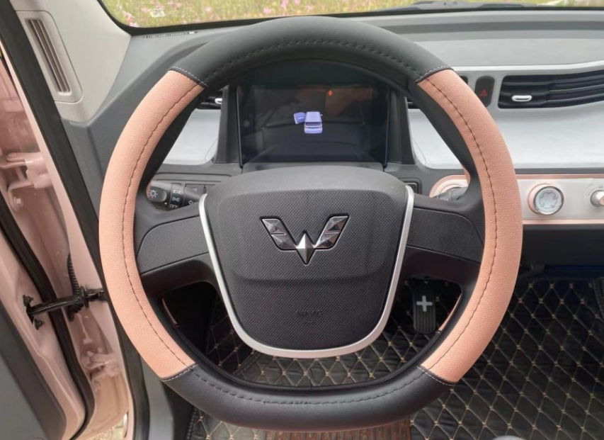 女司机的“代步利器”，C2驾照就能开，半个车位可停，仅售4万多