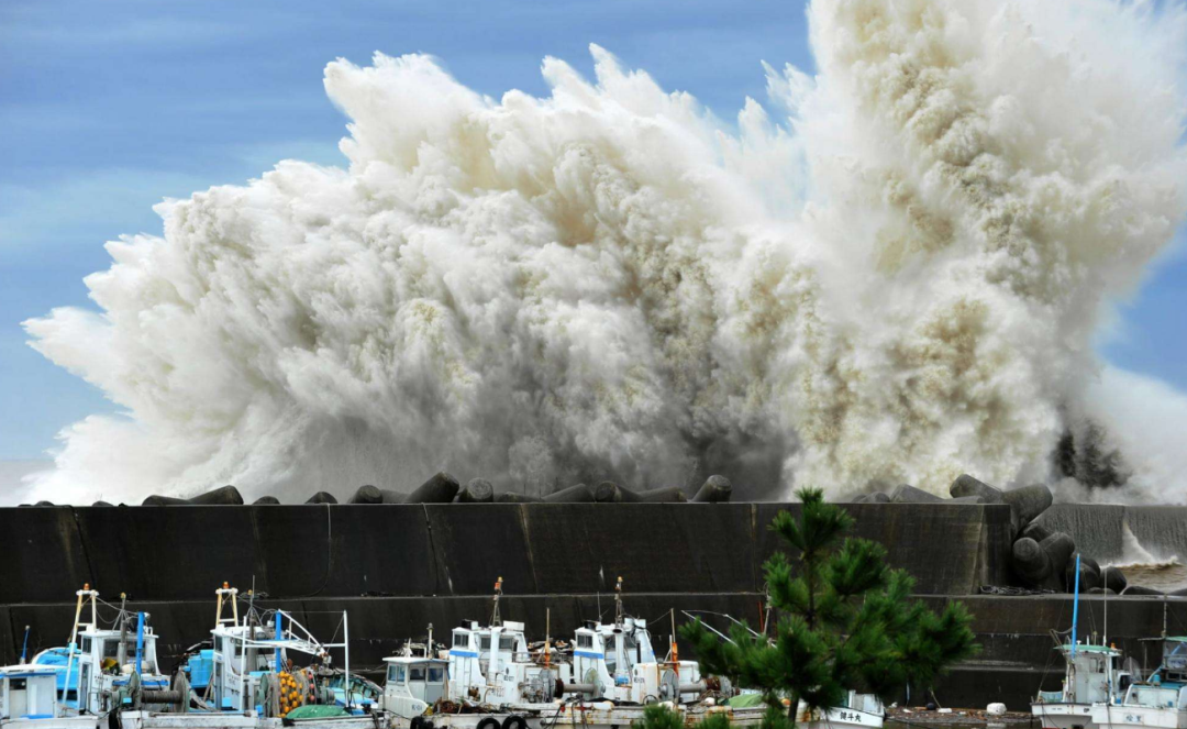 500米大海啸图片图片