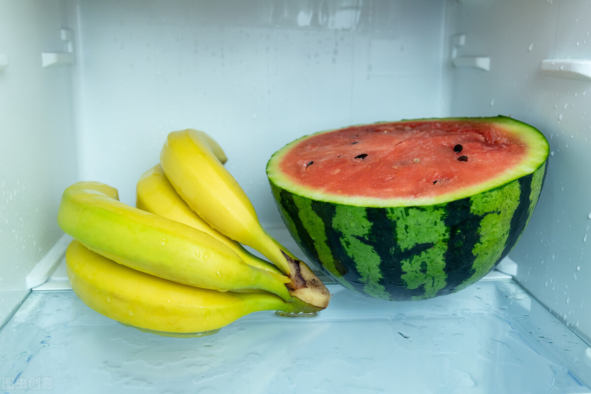 今天才知道,切开的西瓜不能放冰箱,瓜农教我一招,放3天都不坏
