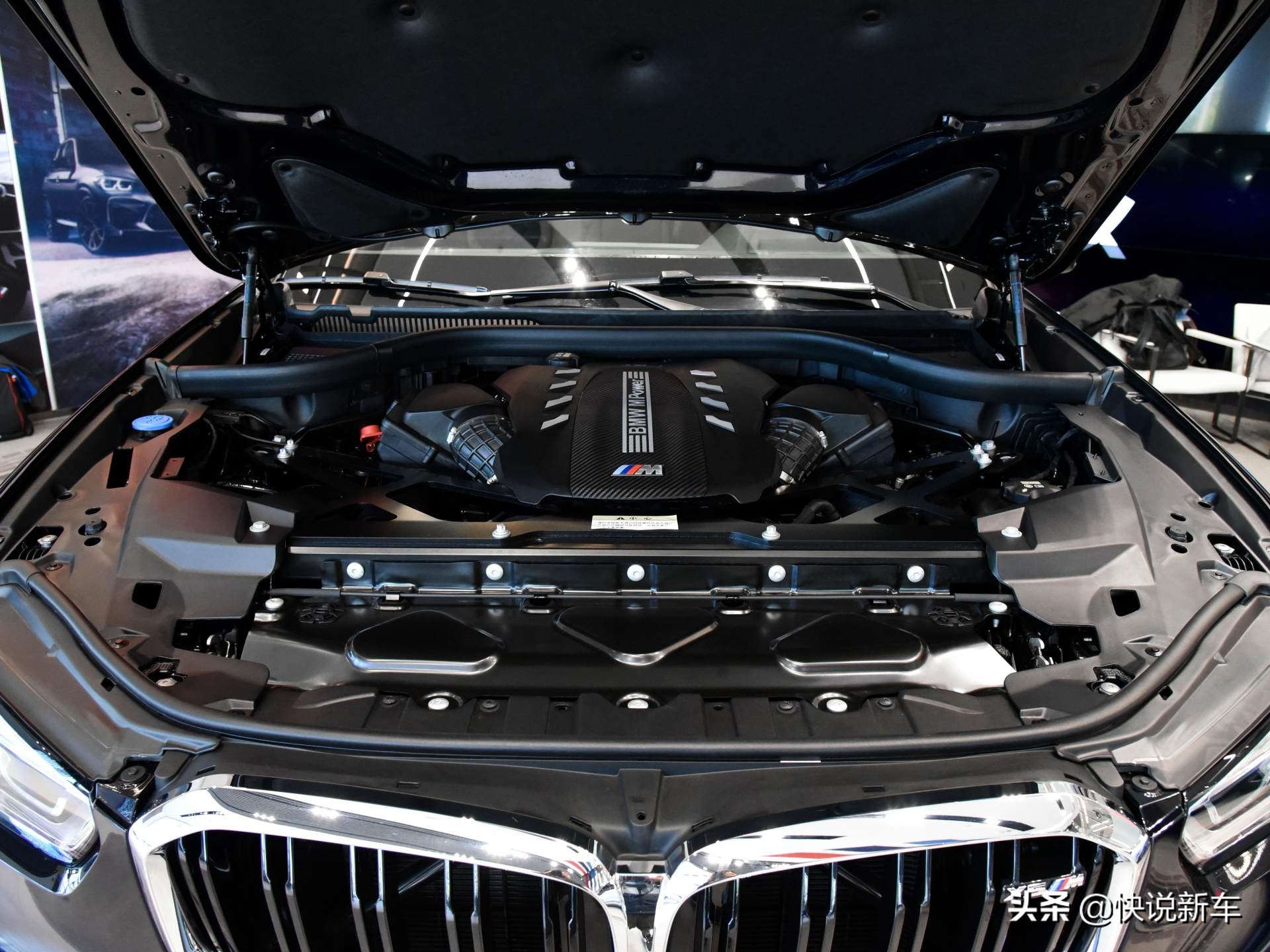 V8双涡轮动力，原装进口大五座SUV，带你看宝马X5 M