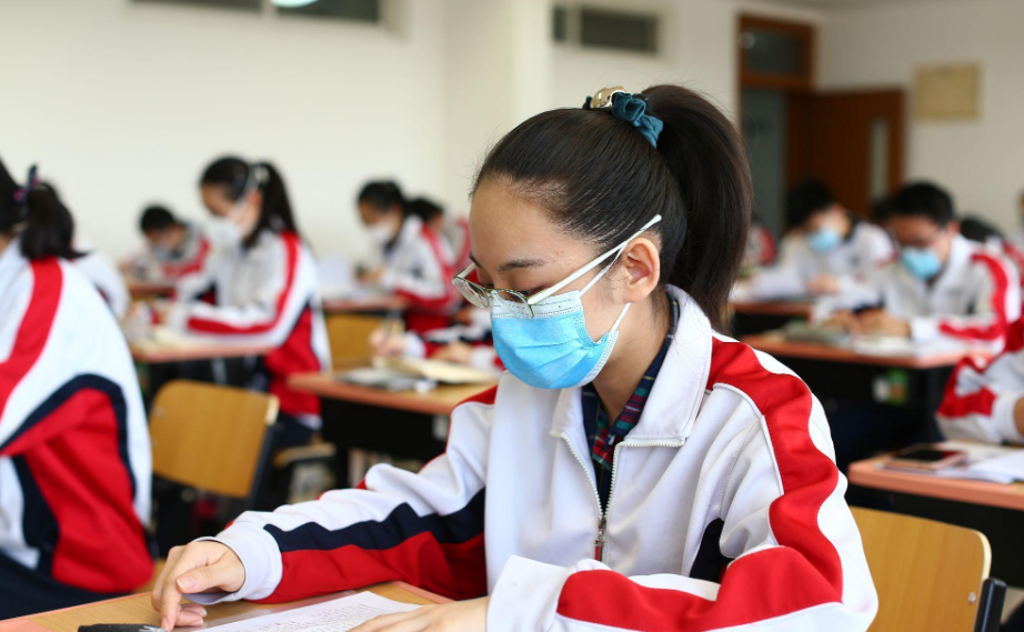 新高考“3+1+2”模式，不选物理志愿填报难，选了物理高考难？