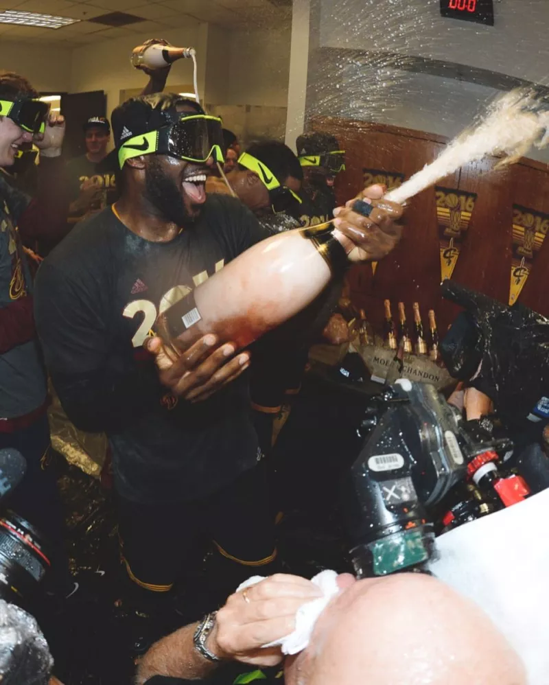 16年nba总决赛七场录像（创造历史！骑士官方晒图回顾2016年夺冠时刻）