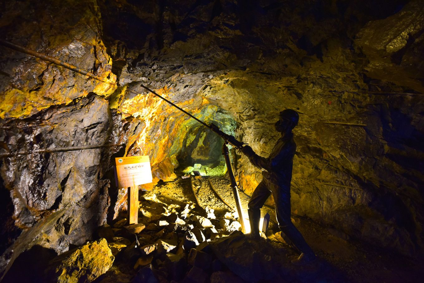 河南伏牛山有超5吨黄金成矿带，为啥这里的黄金无人开采？