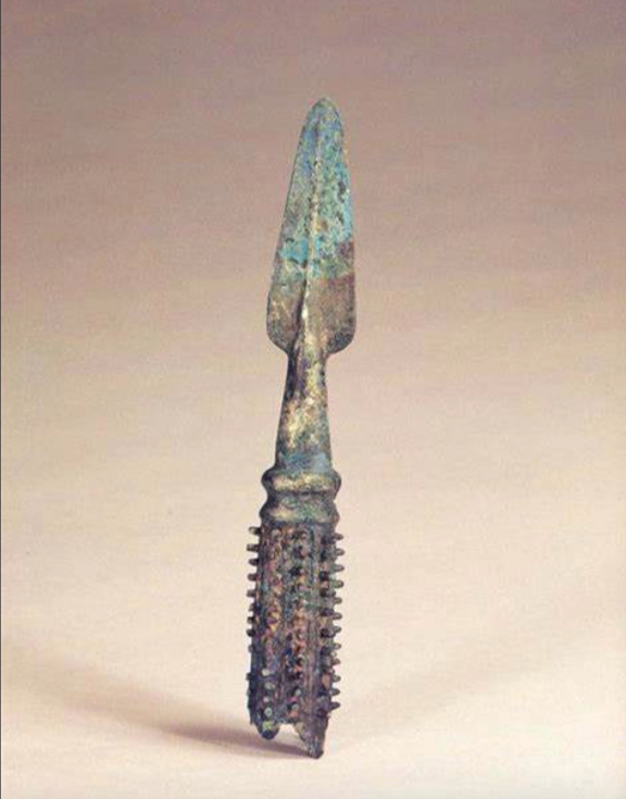 取自野兽牙齿的狼牙棒,重得需要托运轻易无法使用,真实威力如何