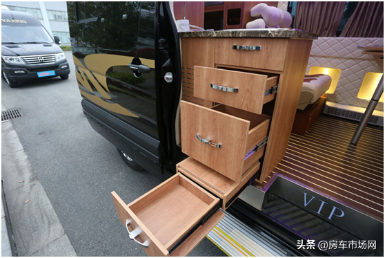 为国人打造！33万国产奔驰凌特同底盘房车，能商务洽谈和带娃自驾