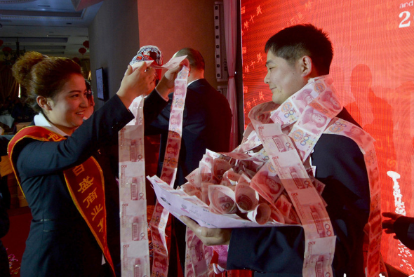 “铁饭碗”要碎了？部分事业编员工将成合同工，你是否在其中