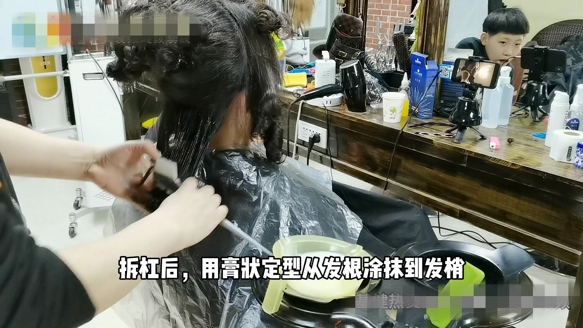 50岁女士自来卷沙发发量多，头发抛光+抱团卷，柔软减龄又时髦