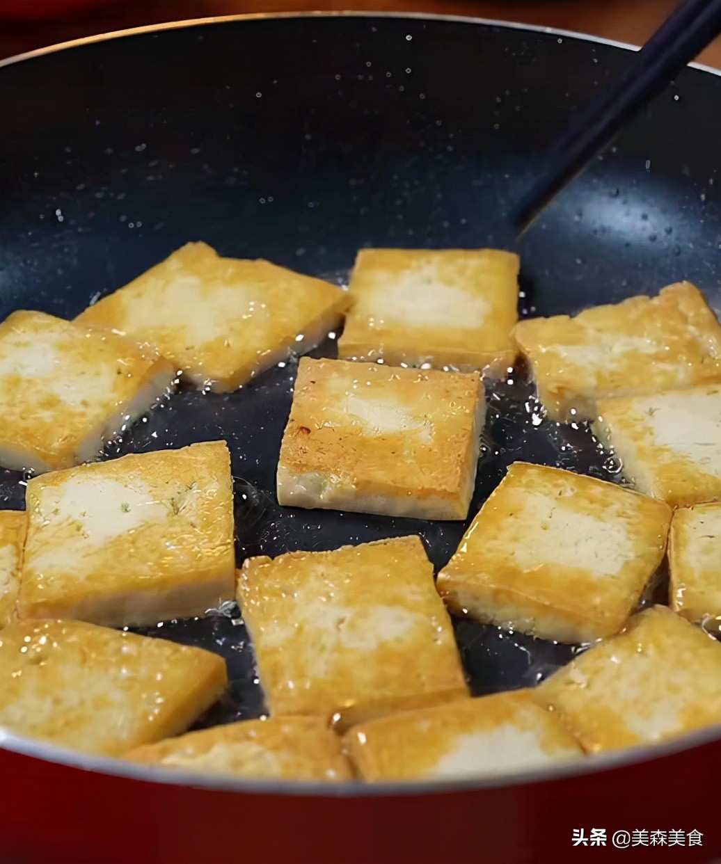 ​降温了，赶紧给家里来一锅热乎乎的砂锅豆腐煲吧，简单方便又好吃