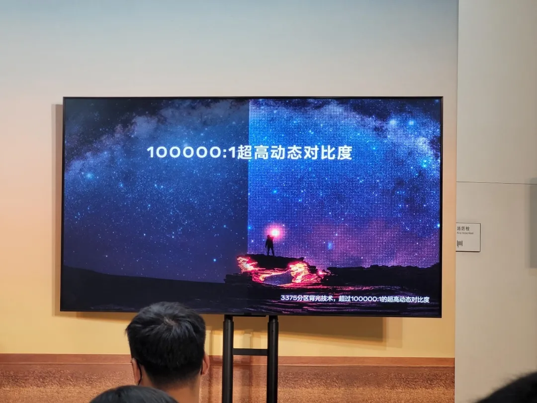 33寸9K曲面屏,说的不是电视,而是这台车