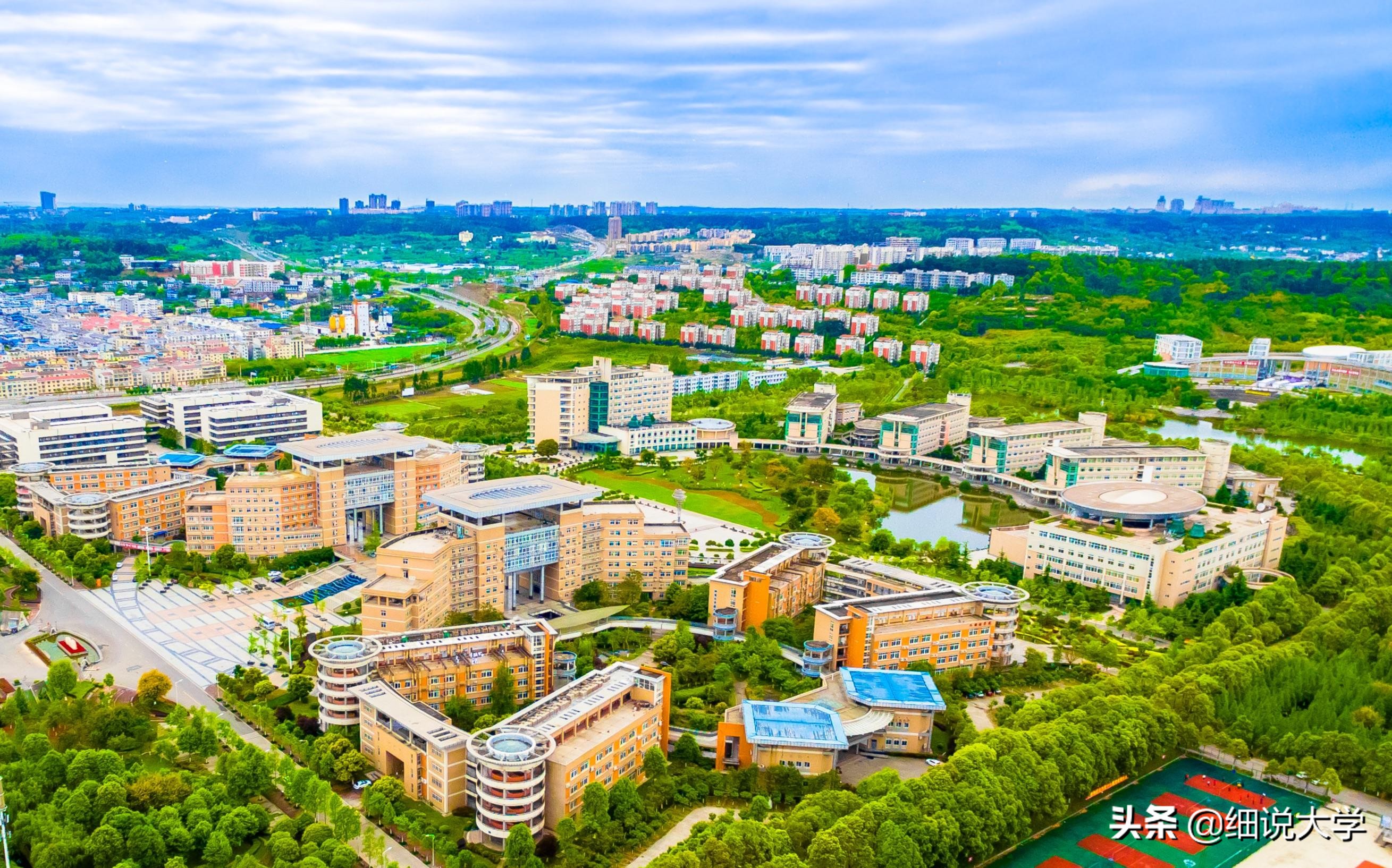 西南地区最有争议的两所大学，名字很霸气，实力却不相符？