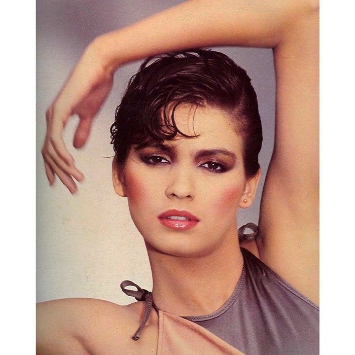 只不过,即便是这样,吉雅·卡兰芝也依旧很显眼.