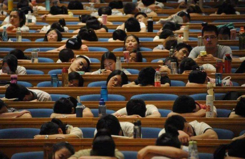 上大学就交“入党申请书”，多久能成为党员，看看辅导员怎么说