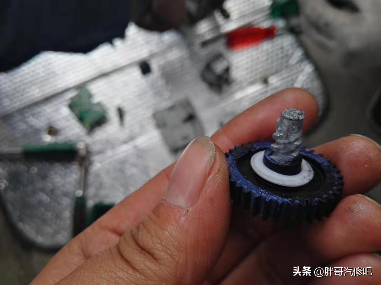 凯迪拉克电子助力方向盘锁故障，造成车辆无法启动，维修步骤