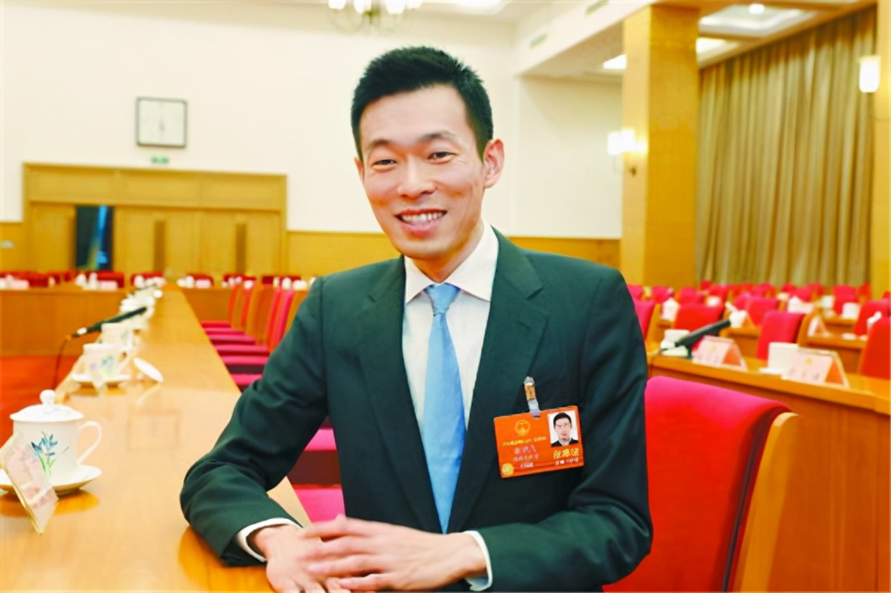 秦玥飞：放弃百万高薪回国当村官，月薪一千没房没车，这是失败吗