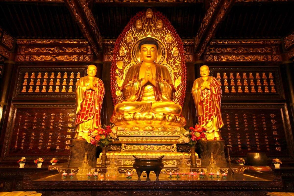 佛入灭一个月后，迦叶和阿难爆发矛盾，造成佛教100年后大分裂