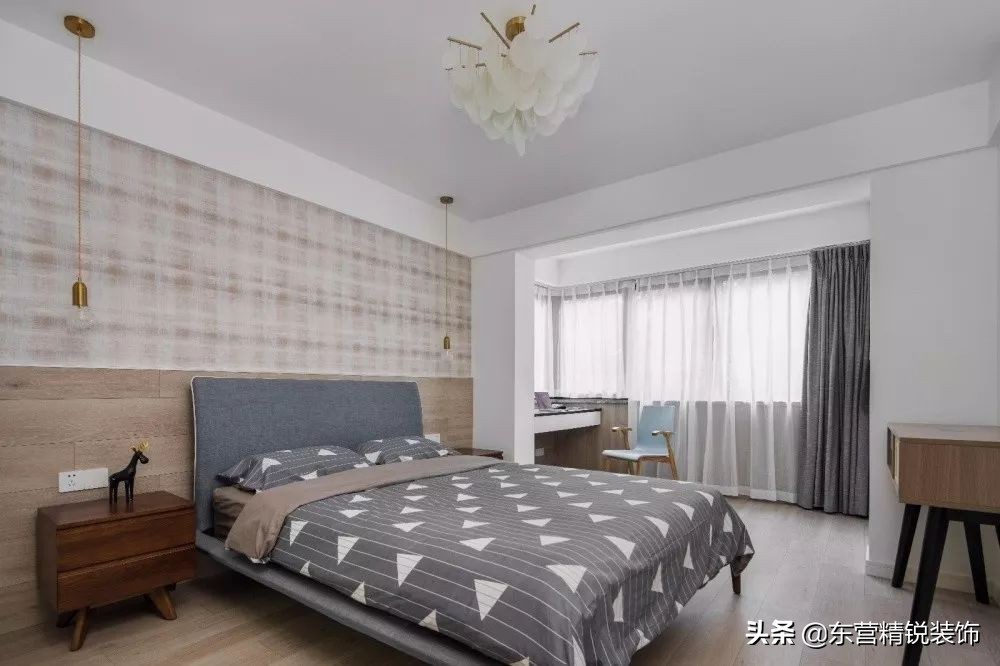 30款卧室阳台装修效果图，卧室阳台窗帘这样装真美