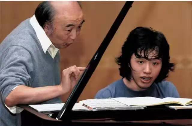 李云迪嫖娼被抓人生尽毁，郎朗娶妻生子事业兴旺，一文说明原因