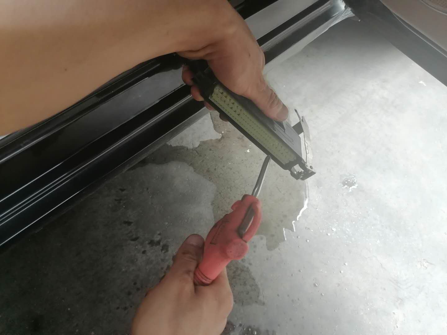 帕萨特领驭P-R-N-D挂挡冲击顿挫，发动机前后摇晃抬头，胖哥检查