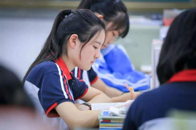 写给高三，深度剖析2022年高考作文，祝你高考作文55分