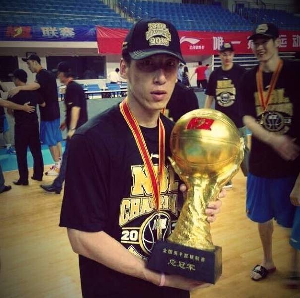 王晶cba哪个学校毕业的（CBA前东莞队长有多猛？39岁退役肆虐野球场，朱芳雨都敬他三分）
