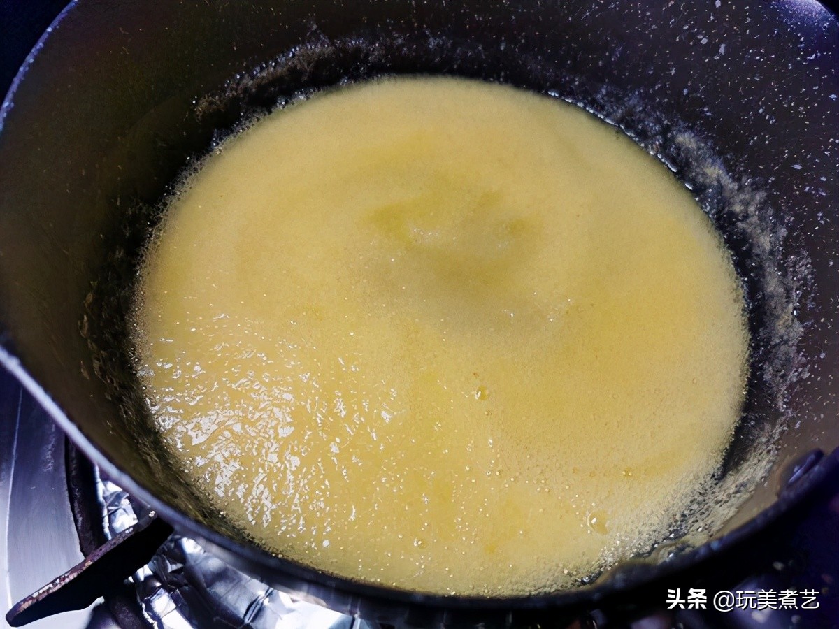 春光明媚好时光，树莓遇上菠萝，就来一个慕斯尝尝