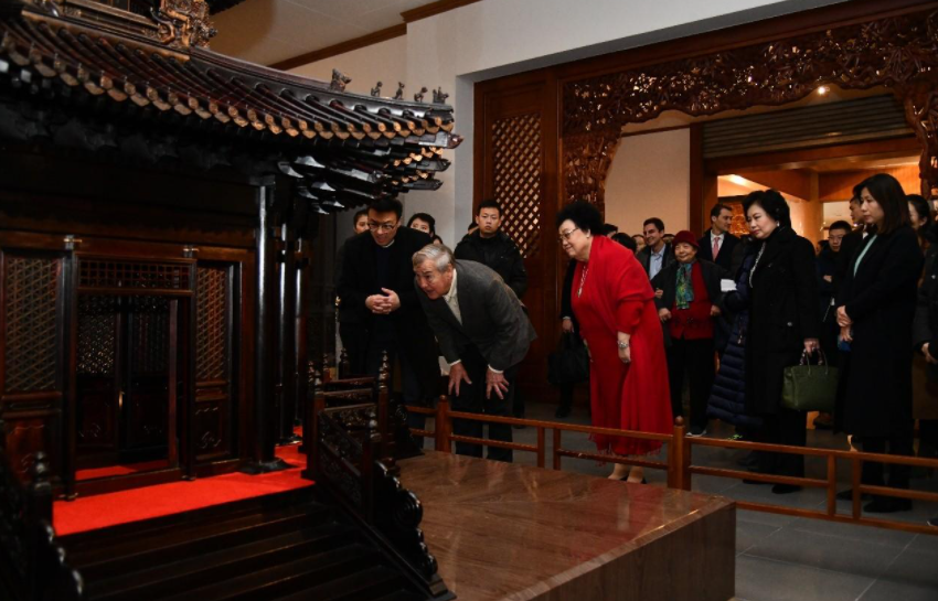 从富婆到贵妇，一天一万块的课在学什么？