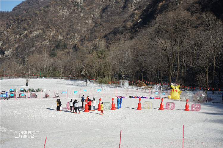 翠华山真的能滑雪吗(滑雪、玩雪、看地质奇观，老西安最爱的秦岭山，藏着太多冬趣)