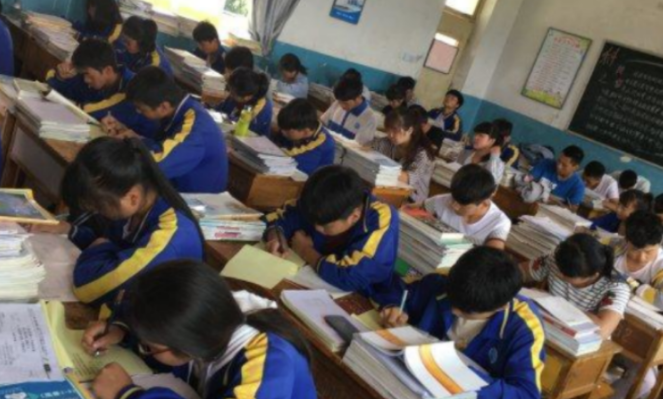 高考前的最后一课！班主任“告别”学生，一句“道歉”让学生泪目