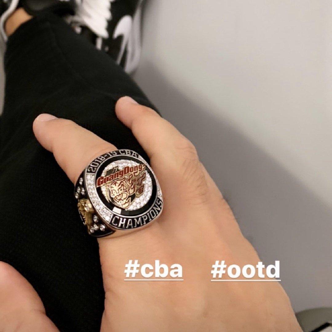 姚明有总冠军戒指吗（姚明赠周杰伦广东总冠军戒指引争议！网友：18号杜润旺要哭了）