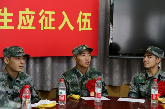 想要参军的学生注意！部队直招士官来了，直接授衔的可不多见