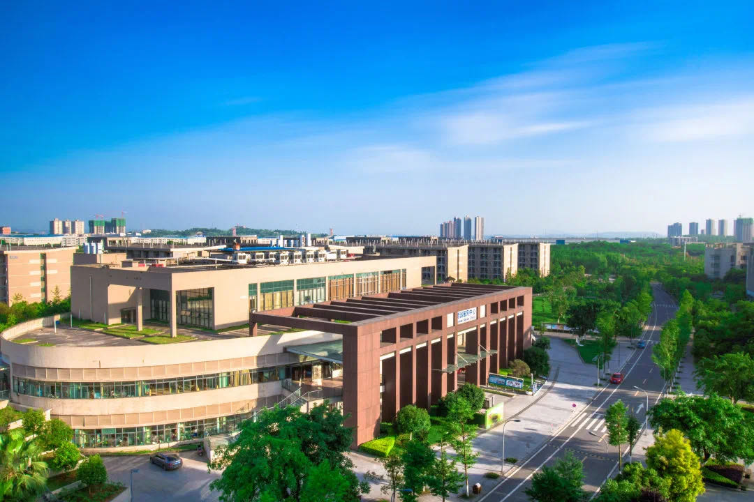 来重庆上大学贵吗？不同专业差异极大，对比北上广也有优势