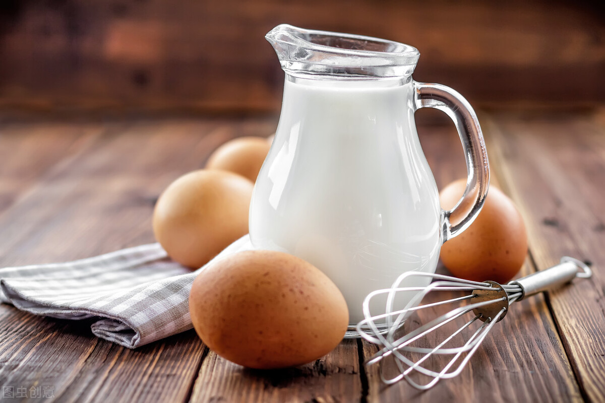 高胆固醇怎么降下来（高胆固醇的人能喝牛奶和吃鸡蛋吗）