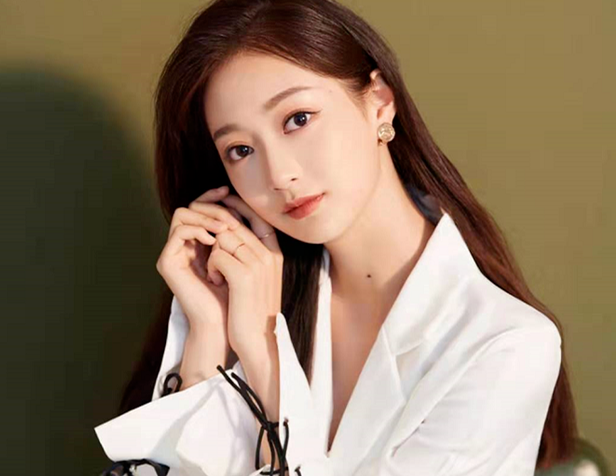 中国传媒大学校花走红，因“领诵”被众人皆知，家庭背景被曝光