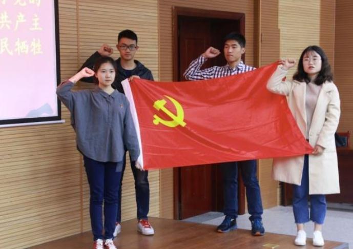 大学只上党课没入党（大学生如何顺利入党）