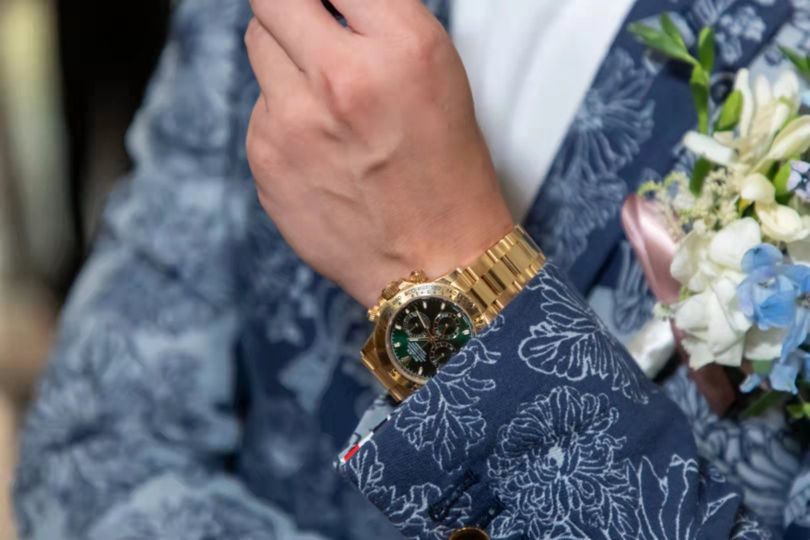 前tvb爱国艺术家梁伟辉手表店开业 朋友吴卓辉似乎否认爱上了女歌手 Me前沿