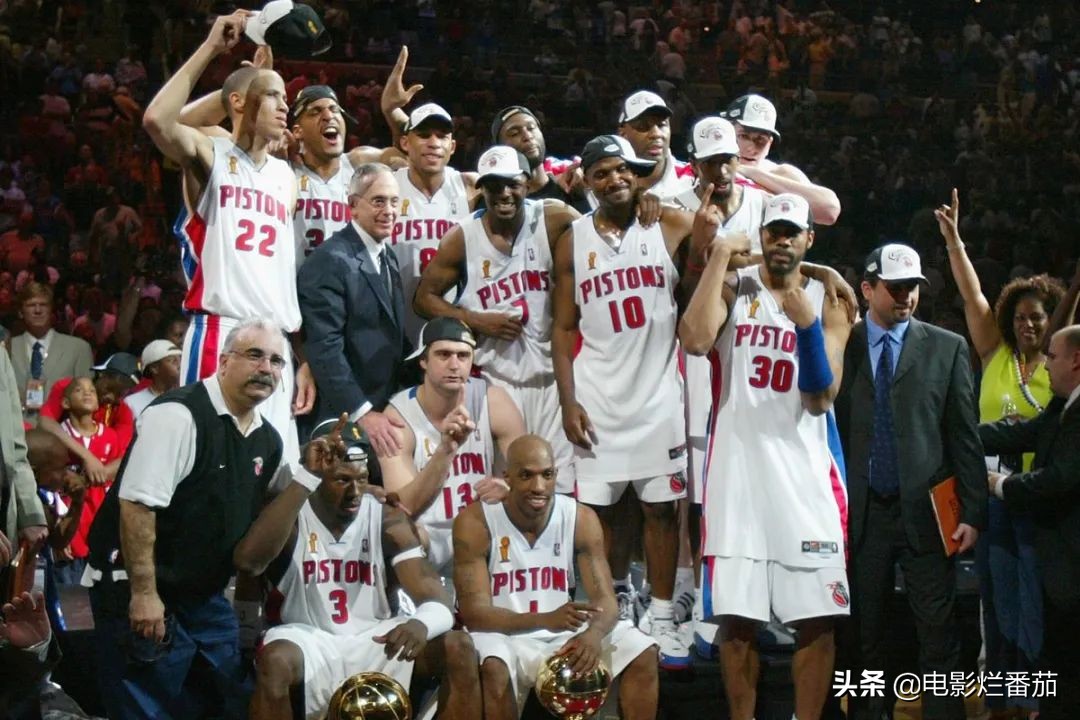 nba球星有哪些紀(jì)錄片（史上最慘烈的NBA斗毆現(xiàn)場(chǎng)！這部紀(jì)錄片，揭開(kāi)奧本山宮殿沖突之謎）