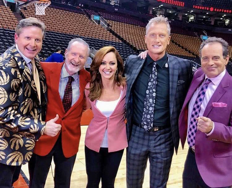 nba为什么穿花西服（又是花西装，最近NBA教练都在赶时髦？真相让您动容！）