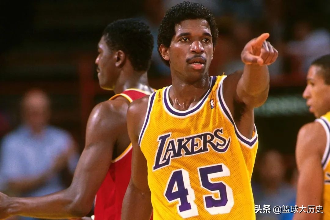 nba球员哪些是85年的(1985年选秀重排！四位名人堂，尤因第二，第一是13顺位)