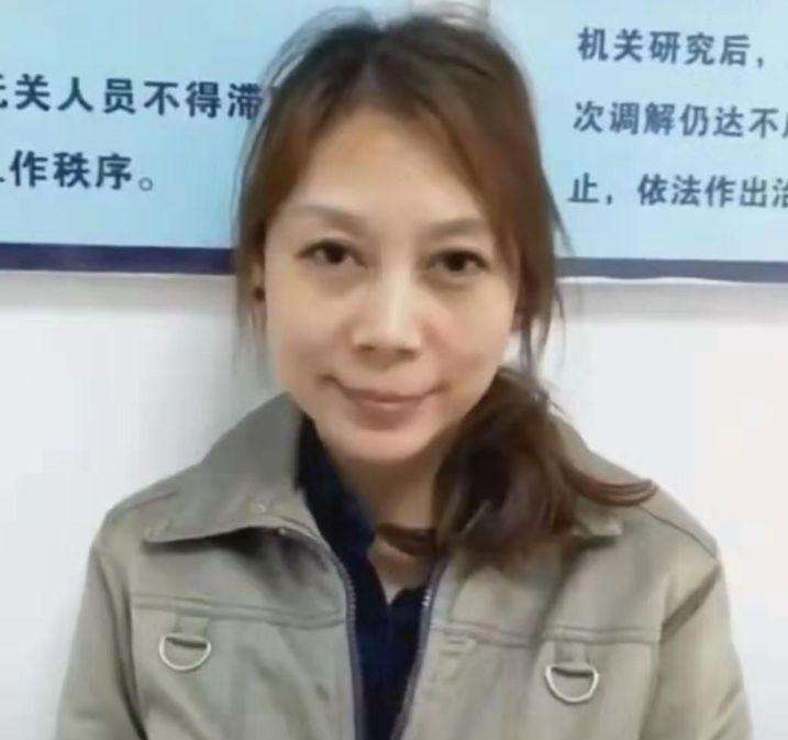 劳荣枝案开庭前哥哥接受专访：24年没见面很想法庭上见一面，她也曾想活好，民警上门拍视频，说她想见家人