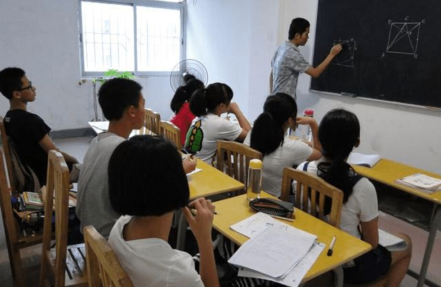 教育部传来消息，校外培训机构可恢复线下课程，但需满足3个条件