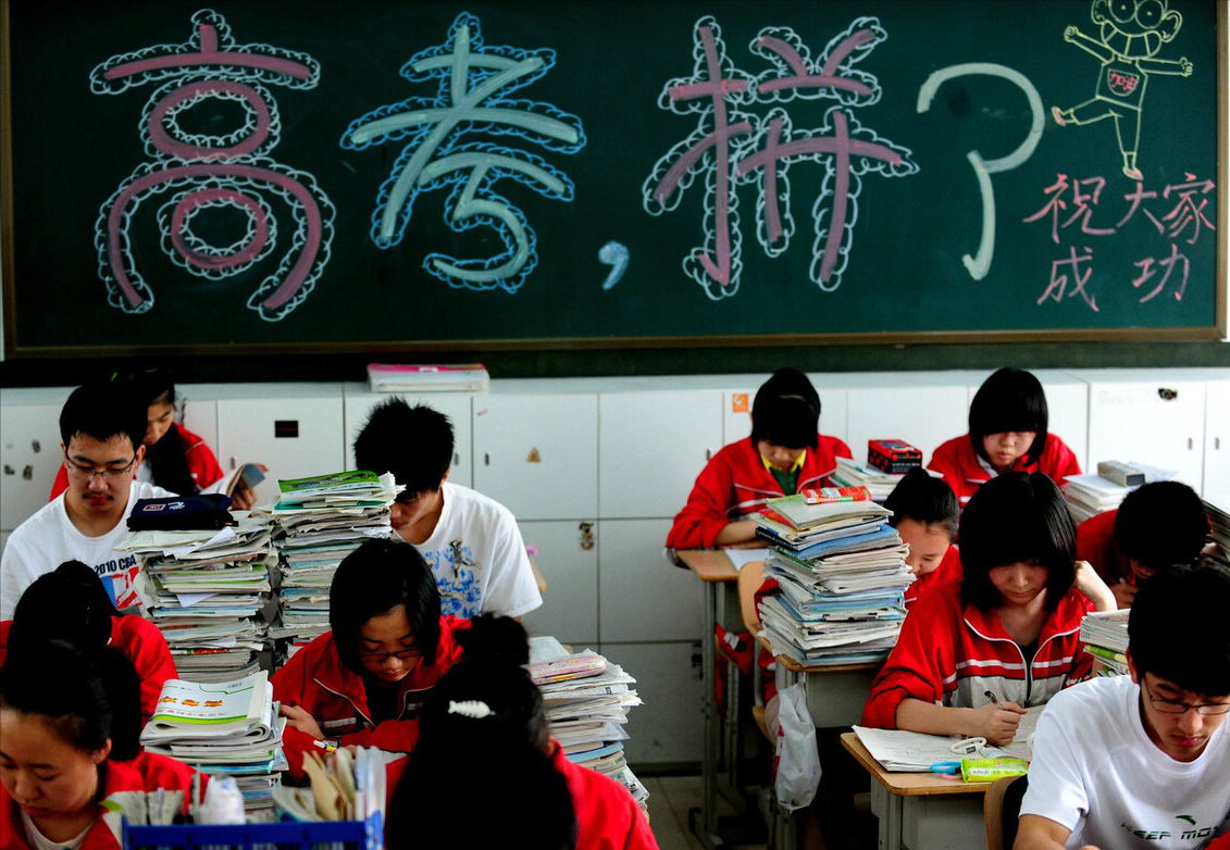 易烊千玺高考“太偏科”，数学成绩不错，英语分数让人捏了一把汗