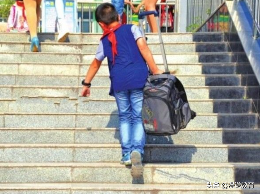 到底选公立学校还是私立学校？家长很纠结，学生对比很明显