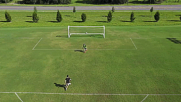 怎样学足球我是新手（五个初学者必会的足球基本技巧）